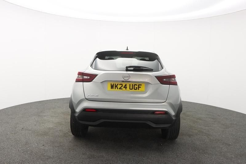 Usado Nissan Juke N-Connecta 114 HP (83 kW) 2024 Prateado SUV