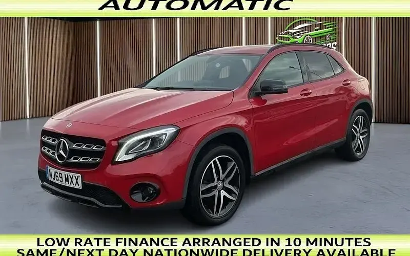 Usado Mercedes GLA180 Urban 122 HP (89 kW) 2020 SUV