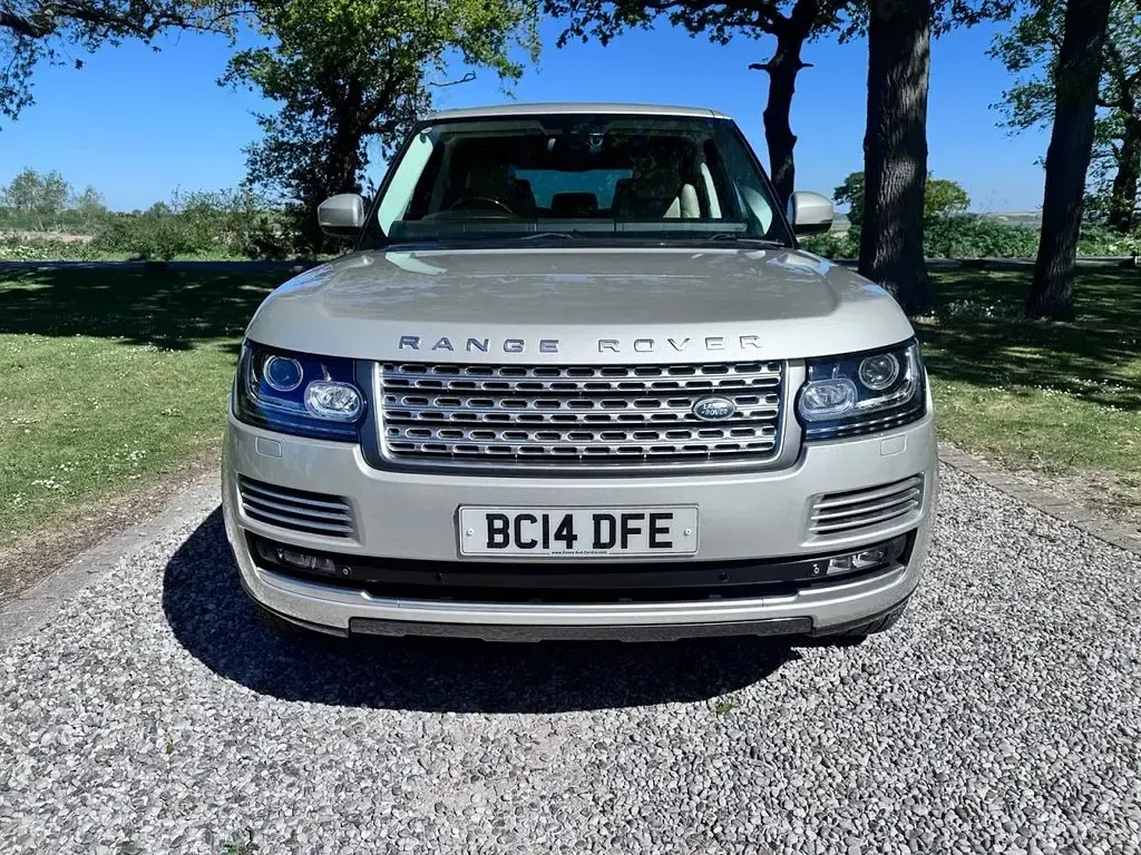 Begagnad Land Rover Range Rover Vogue SE 306 HK (225 kW) 2014 Guld SUV