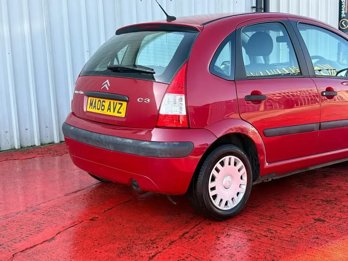 Begagnad Citroën C3 60 HK (44 kW) 2006 Röd Halvkombi