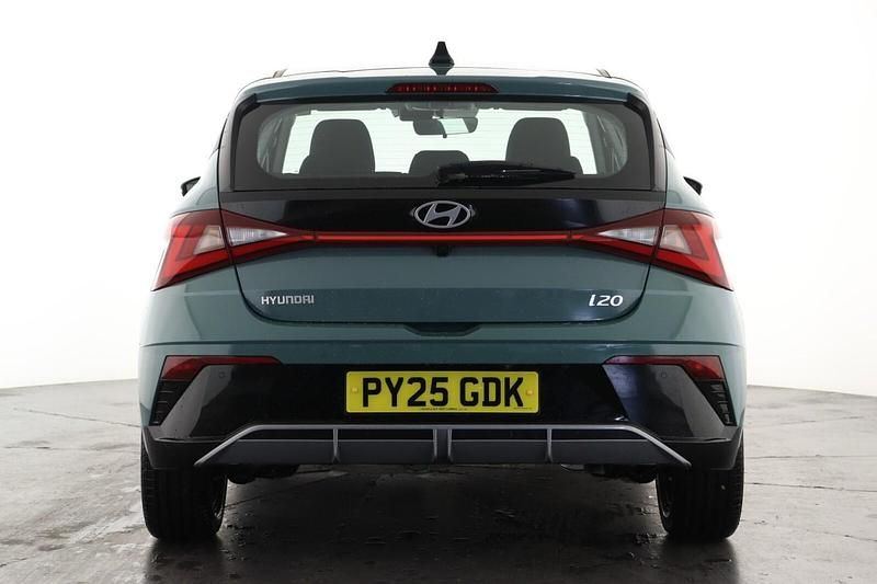 Used Hyundai i20 Advanced 90 HP (66 kW) 2025 Green Hatchback