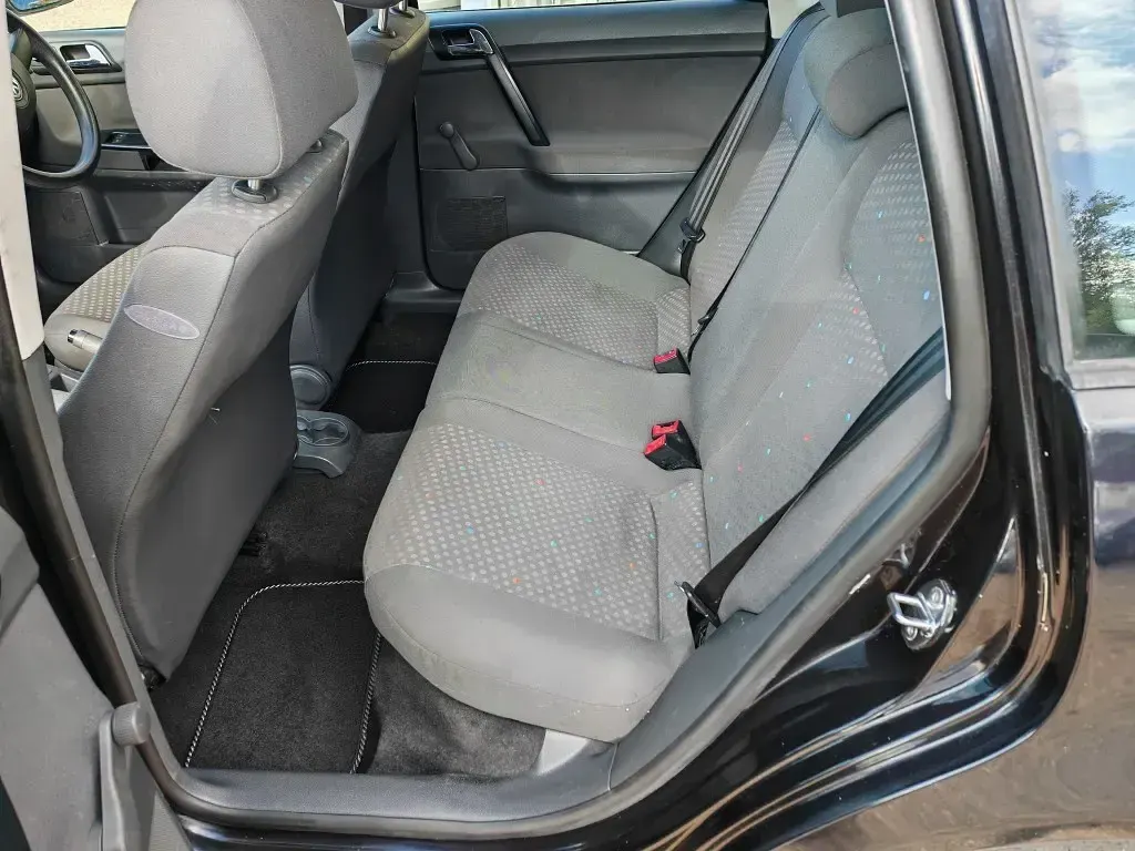Begagnad VW Polo S 2005 Svart Halvkombi