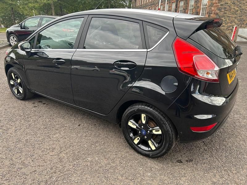 Used Ford Fiesta Zetec 82 HP (60 kW) 2016 Black Hatchback