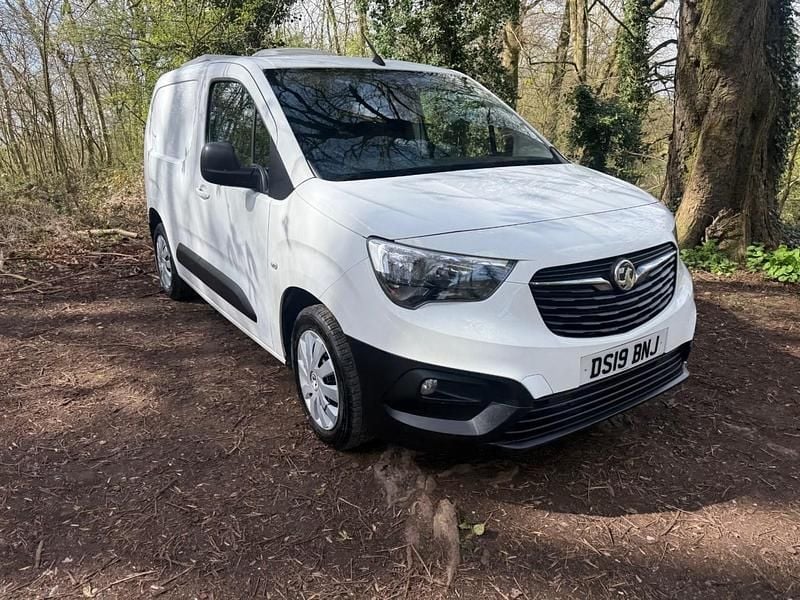 Begagnad Vauxhall Combo Edition 130 HK (95 kW) 2019 Vit Minibuss