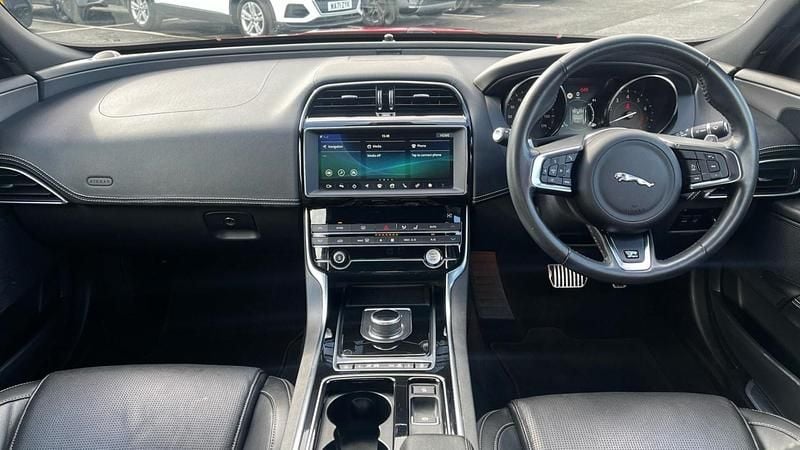 Used Jaguar XE Ingenium 200 HP (147 kW) 2019 Red Sedan