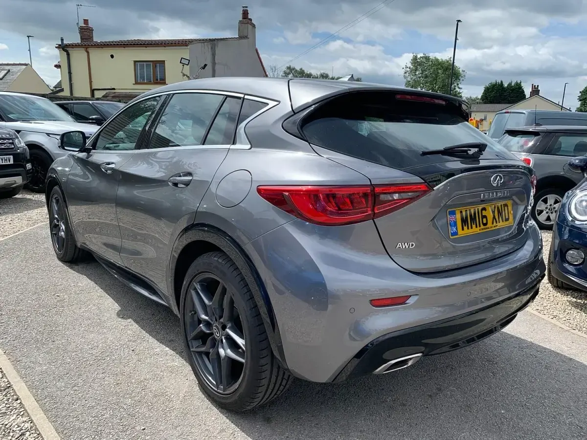Used Infiniti Q30 Premium 170 HP (125 kW) 2016 Grey Hatchback