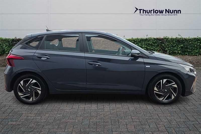 Used Hyundai i20 SE 100 HP (73 kW) 2023 Aurora grey/black mono Hatchback