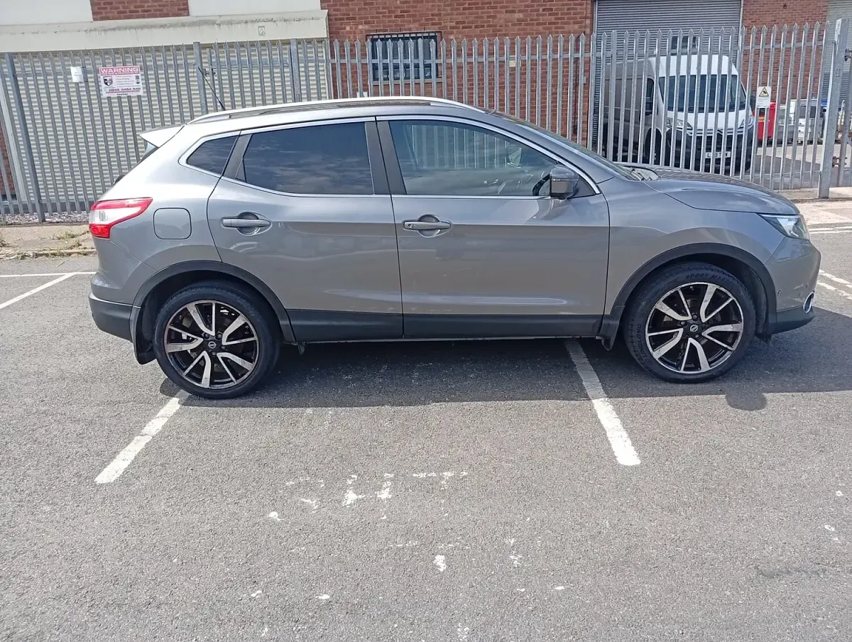 Used Nissan Qashqai Tekna 115 HP (84 kW) 2016 Grey SUV