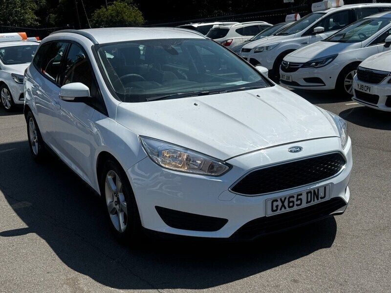 White Used 2015 Ford Focus Style Estate | £3,695 (Fair price) - Image 1/4