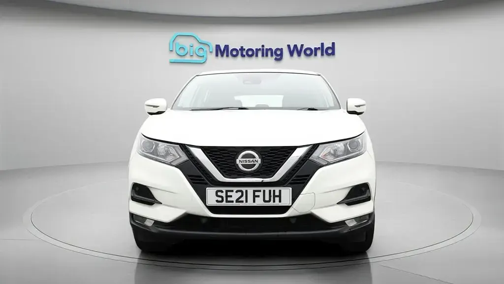 Used Nissan Qashqai Acenta Premium 160 HP (117 kW) 2021 White SUV