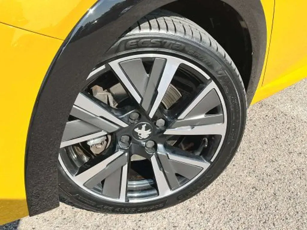 Used Peugeot 208 GT-line 2021 Yellow Hatchback