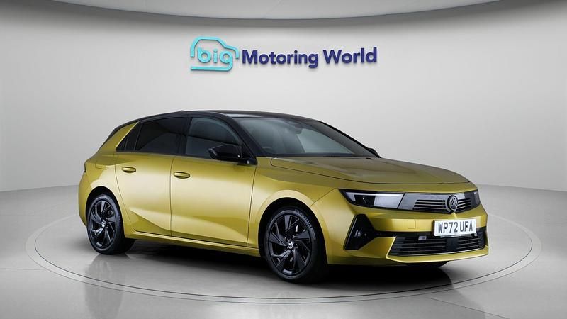 Used Vauxhall Astra GS Line 178 HP (130 kW) 2022 Yellow/black Hatchback