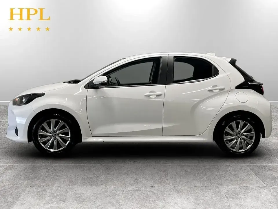 Used Toyota Yaris Hybrid 116 HP (85 kW) 2024 White Hatchback