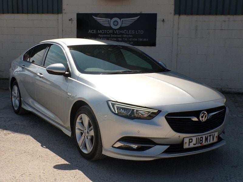 Silver Used 2018 Vauxhall Insignia SRi Hatchback | £5,999 (Fair price) - Image 1/4