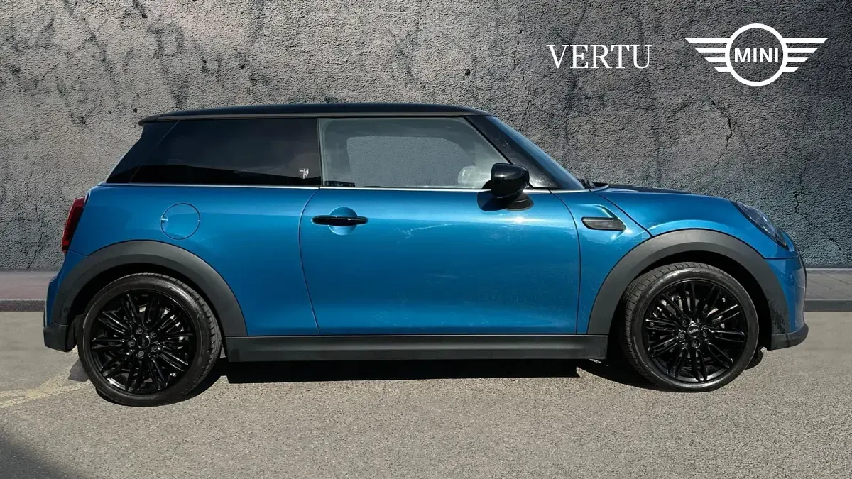 Usado Mini Cooper Exclusive 136 CV (100 kW) 2022 Azul Utilitario