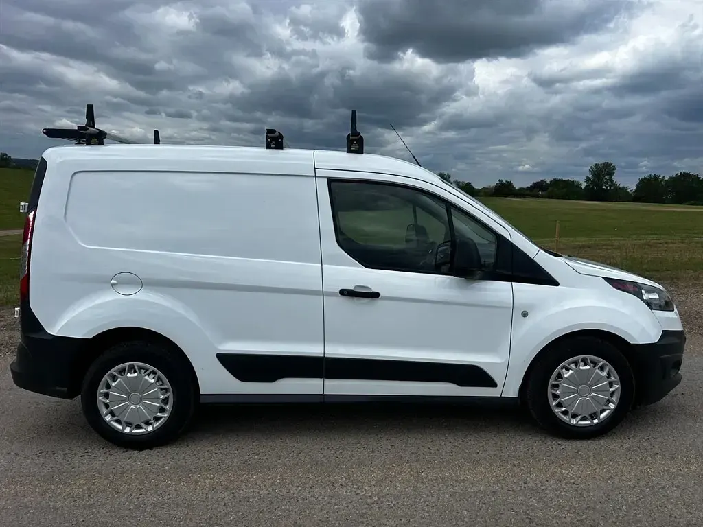 Used Ford Transit Connect 100 HP (73 kW) 2017 White MPV
