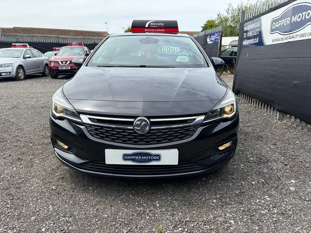 Used Vauxhall Astra SRi 110 HP (80 kW) 2016 Black Hatchback