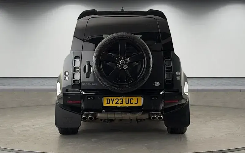 Used Land Rover Defender S 525 HP (386 kW) 2023 Grey SUV
