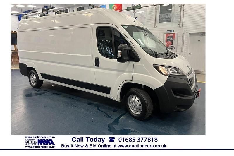 Used Peugeot Boxer 130 HP (95 kW) 2018 White Van