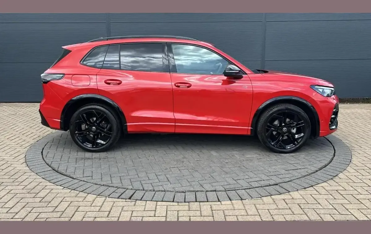 Used VW Tiguan R-line 147 HP (108 kW) 2025 Red SUV