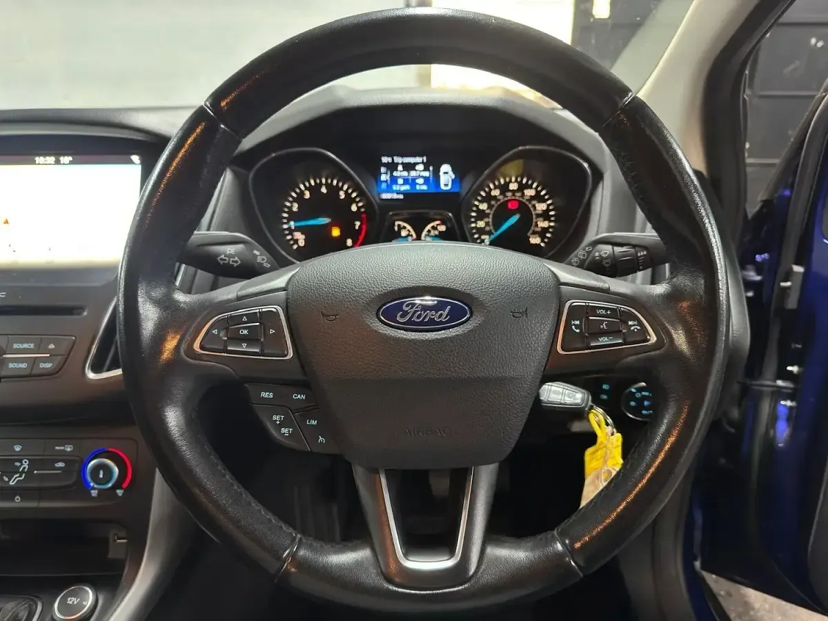 Used Ford Focus Zetec 125 HP (91 kW) 2018 Blue Hatchback