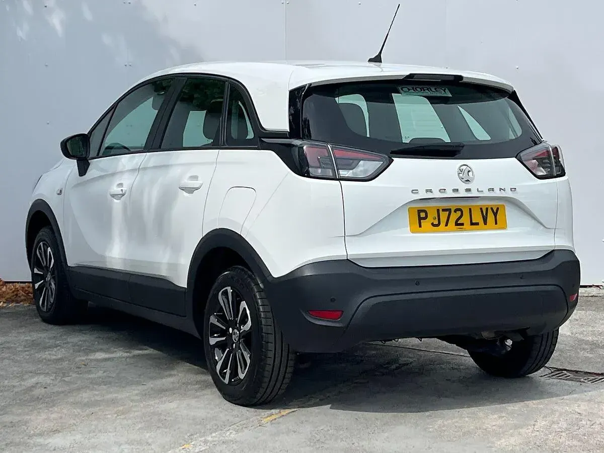 Used Vauxhall Crossland Design Edition 110 HP (80 kW) 2022 White SUV