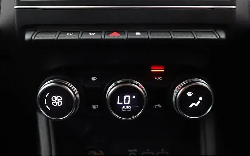 Used Renault Captur Techno 145 HP (106 kW) 2023 Red SUV