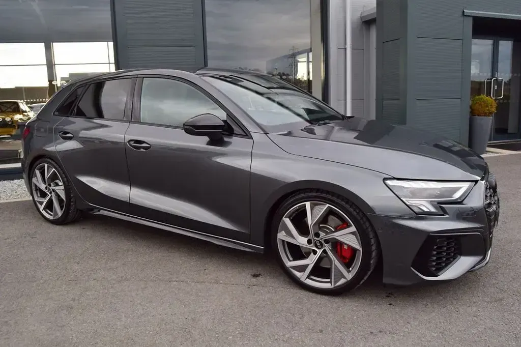 Begagnad Audi S3 Sportback Black Edition 310 HK (228 kW) 2023 Grå Halvkombi