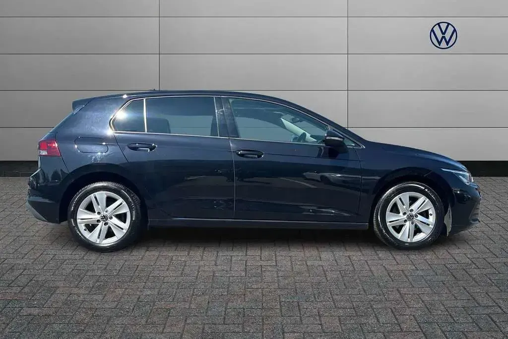 Used VW Golf VIII Life 150 HP (110 kW) 2022 Black Hatchback