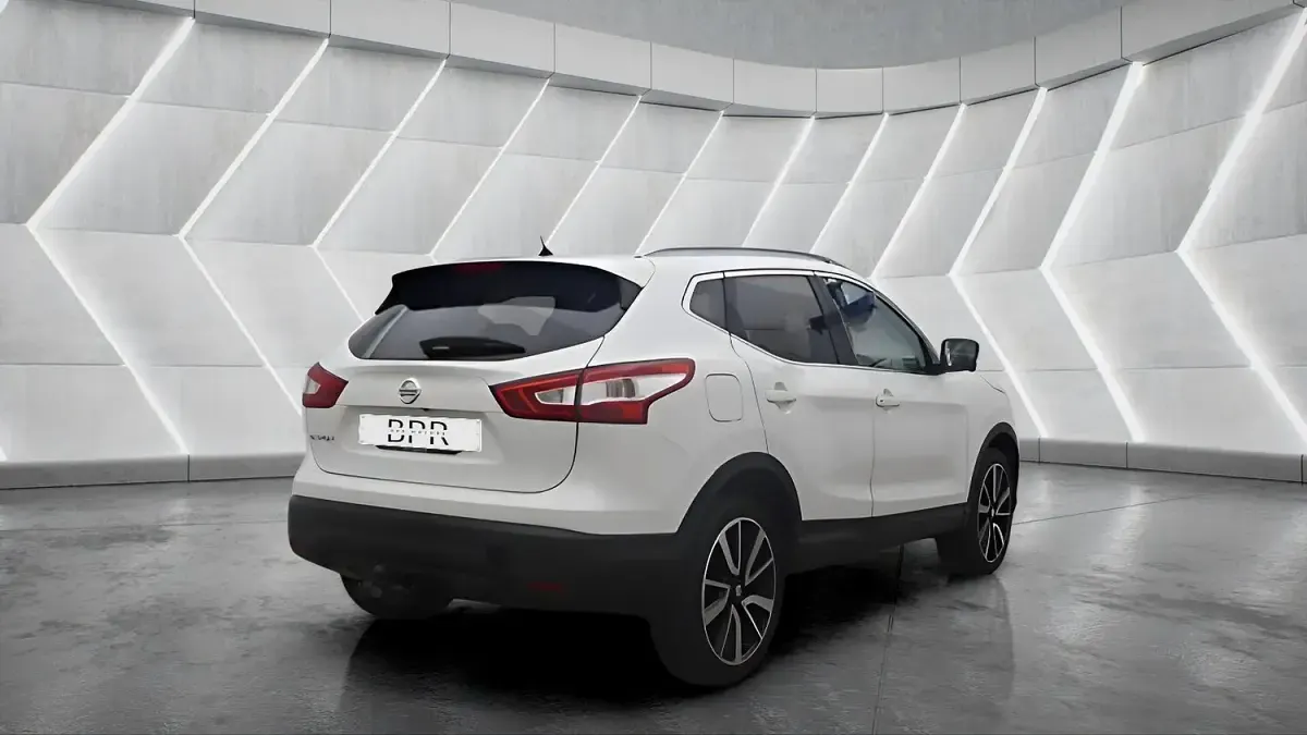 Used Nissan Qashqai Tekna 2016 White SUV