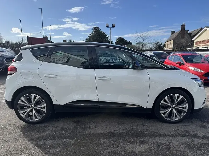 Used Renault Scénic IV Signature 2019 White/black MPV