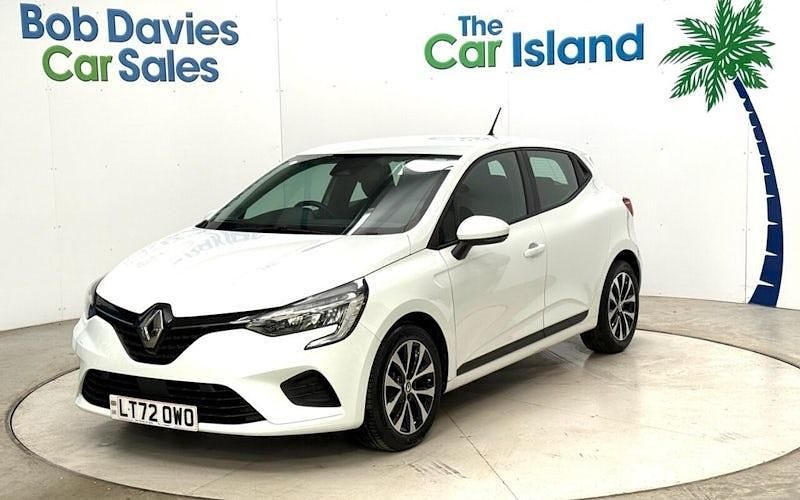 Used Renault Clio V Iconic 90 HP (66 kW) 2022 White Hatchback