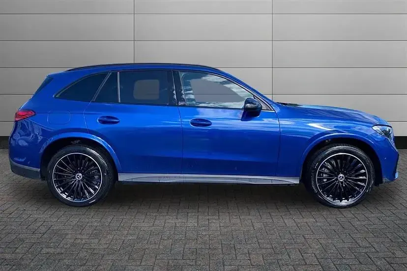 Usado Mercedes GLC300e Urban 313 HP (230 kW) 2024 Azul Carrinha