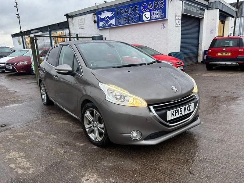 Used Peugeot 208 Allure 92 HP (67 kW) 2015 Grey Hatchback