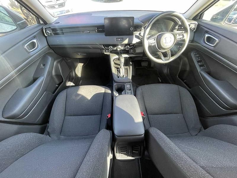 Używany Honda HR-V Elegance 131 KM (96 kW) 2022 Biały SUV
