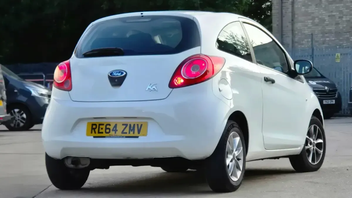 Used Ford Ka Studio 69 HP (50 kW) 2014 White Hatchback