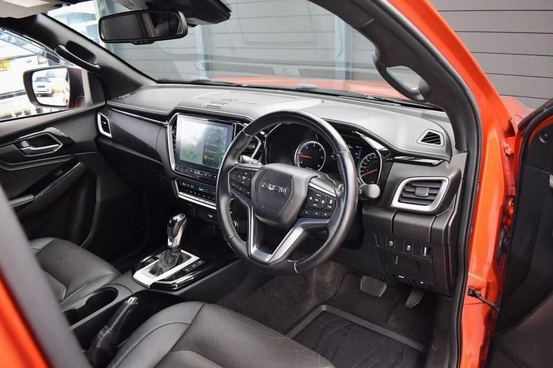 Used Isuzu Pick up 164 HP (120 kW) 2022 Orange Pickup