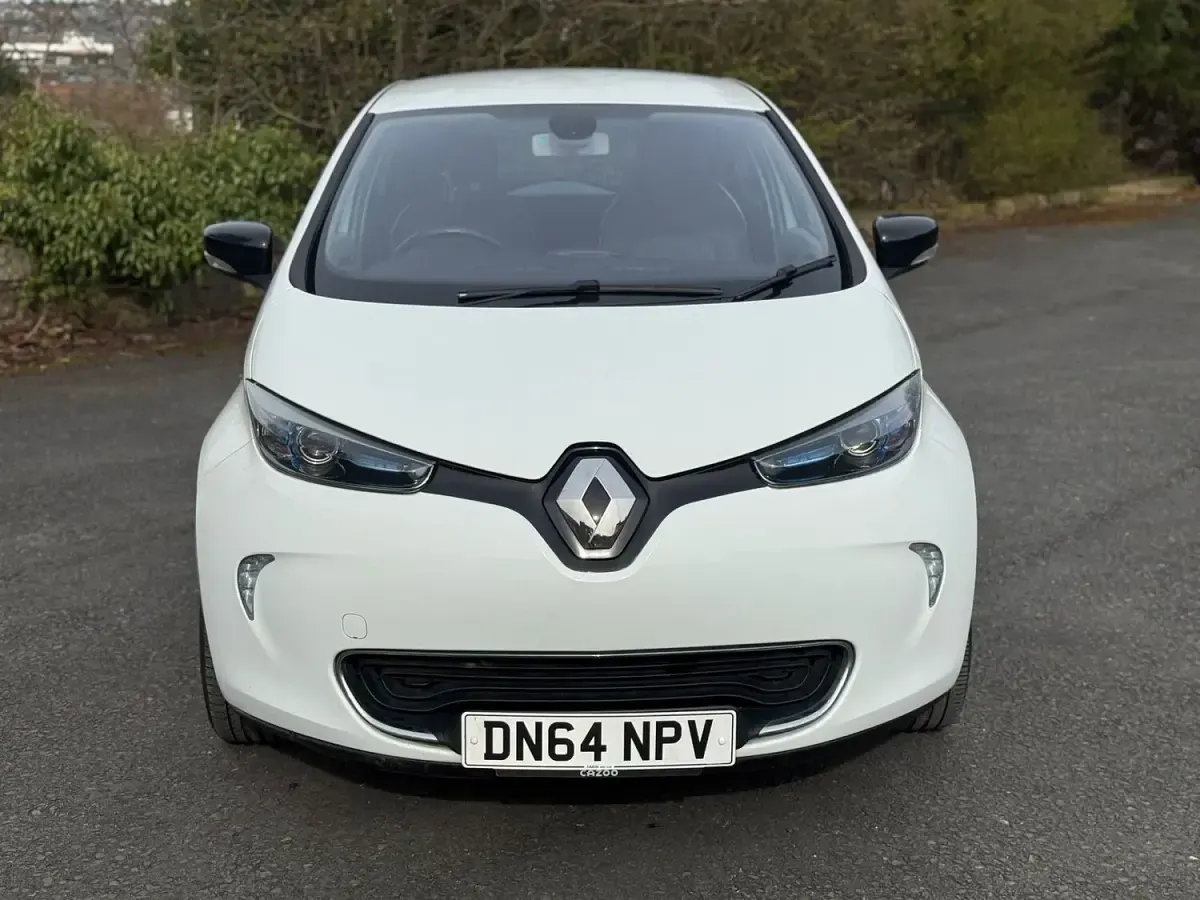 Used Renault Zoe Dynamique 64 kW (88 HP) 2014 White Hatchback