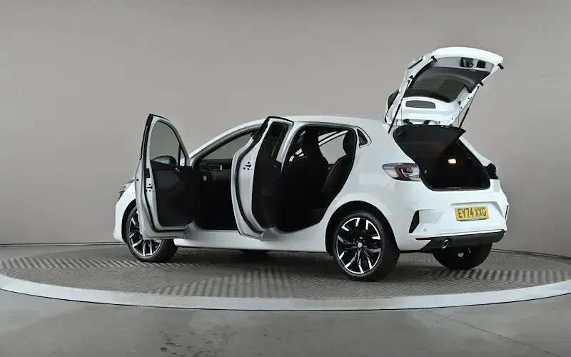 Used Renault Clio Techno 90 HP (66 kW) 2024 White Hatchback