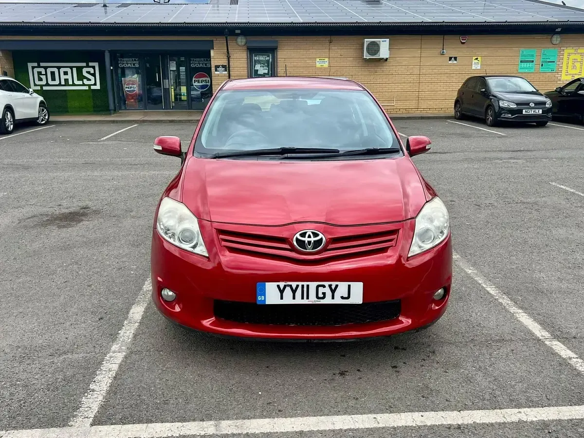 Used Toyota Auris 2011 Red Hatchback