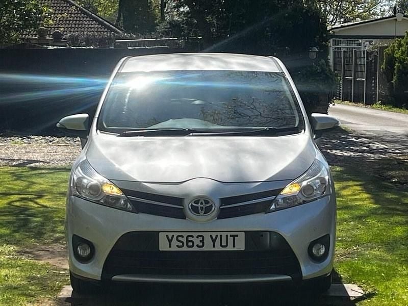 Used Toyota Verso Active 132 HP (97 kW) 2014 Silver MPV