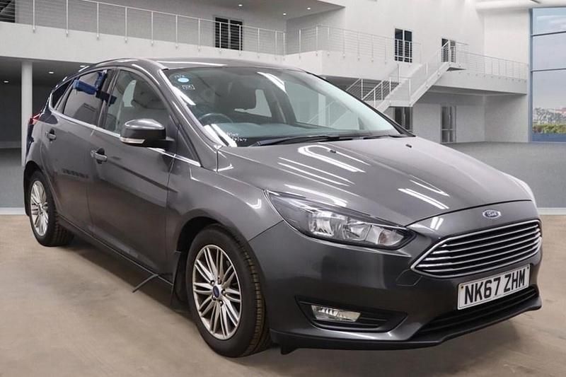 Used Ford Focus Zetec 125 HP (91 kW) 2018 Grey Hatchback