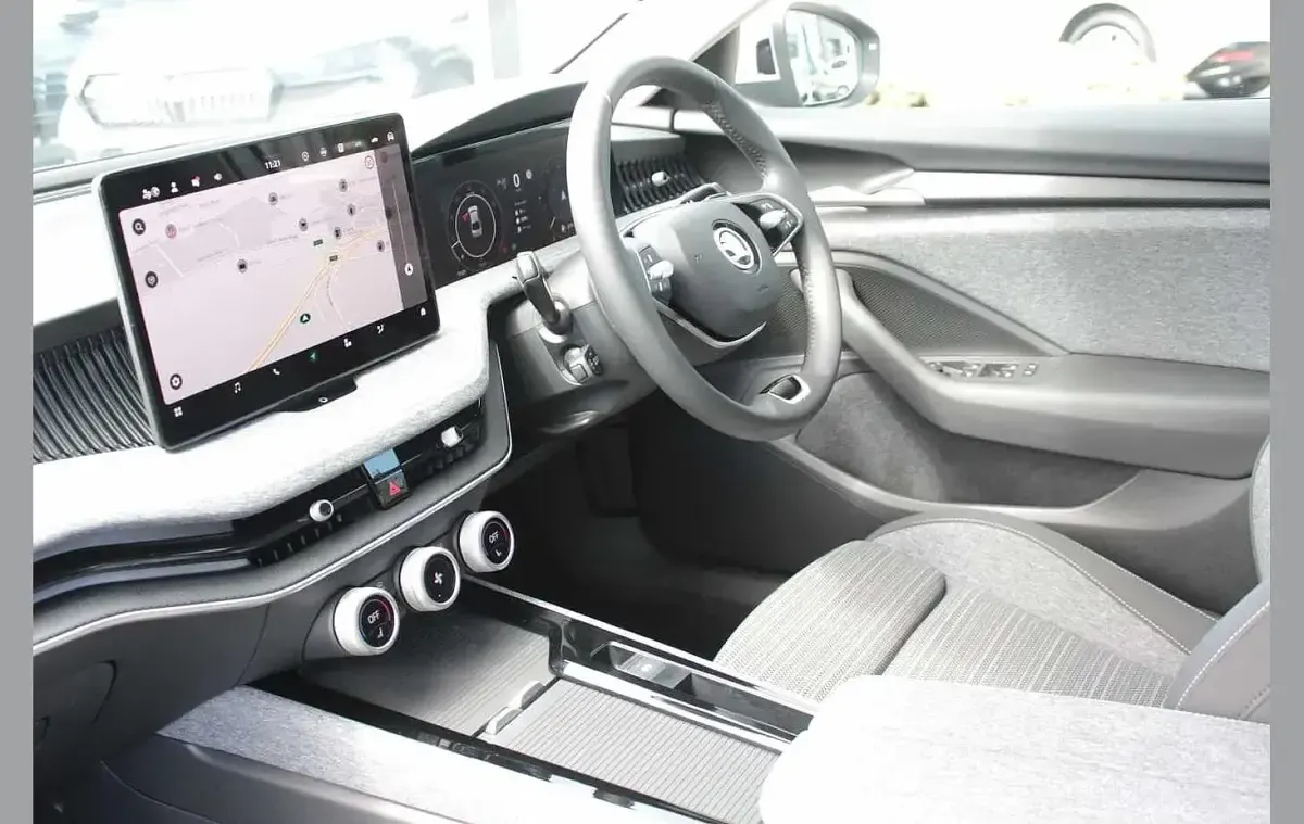 Used Skoda Superb SE Technology 150 HP (110 kW) 2024 Pebble silver metallic Hatchback