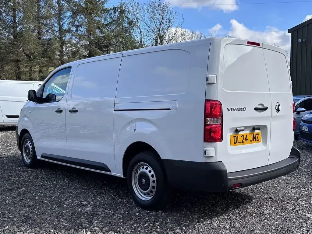 Used Vauxhall Vivaro 145 HP (106 kW) 2024 White MPV