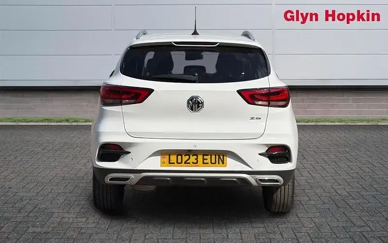 Używany MG ZS Exclusive 111 KM (81 kW) 2023 Biały SUV
