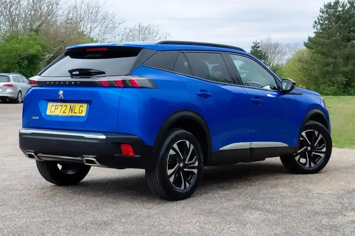 Usado Peugeot 2008 Allure+ 129 CV (94 kW) 2023 Azul SUV