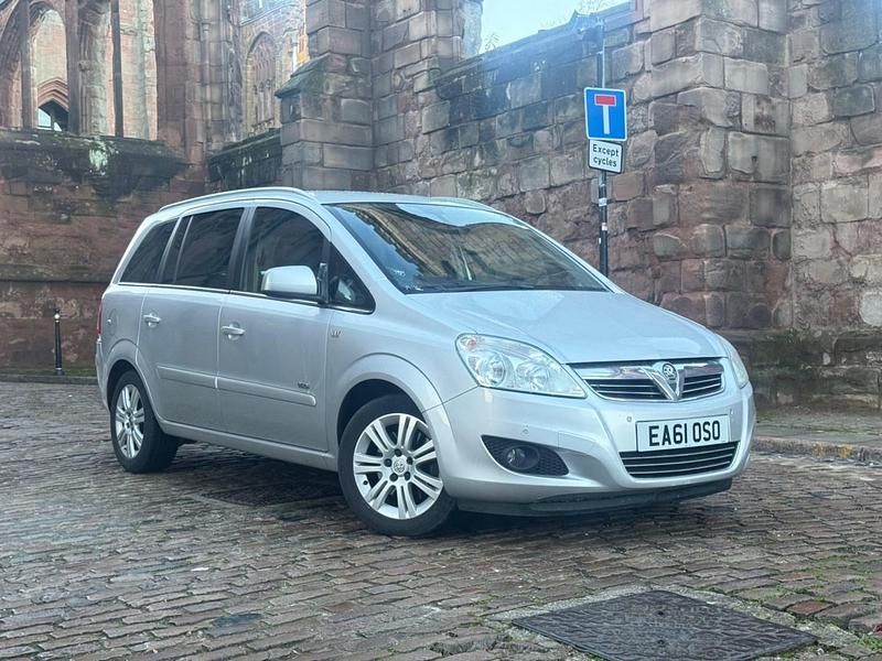 Silver Used 2011 Vauxhall Zafira Design Edition MPV | £1,798 (Fair price) - Image 1/4