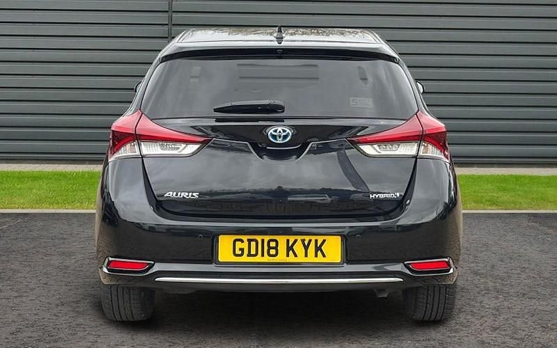 Used Toyota Auris Hybrid Design 136 HP (100 kW) 2019 Hatchback