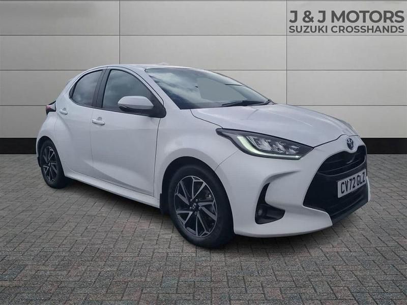 Used Toyota Yaris Hybrid Design 2022 White Hatchback