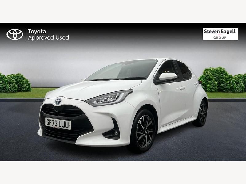 Used Toyota Yaris Hybrid Design 2023 White Hatchback